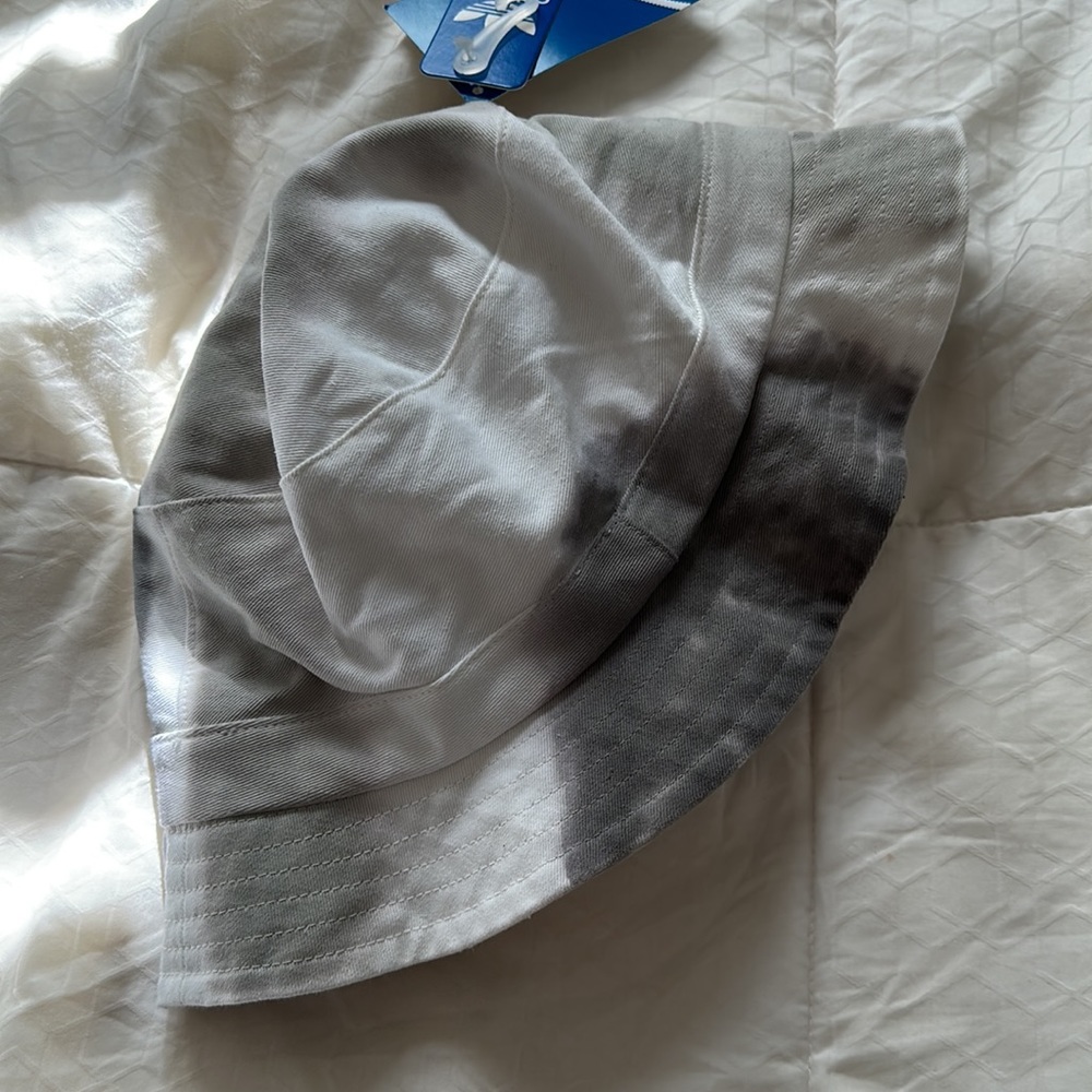 Adidas Bucket hat - Picture 3 of 4